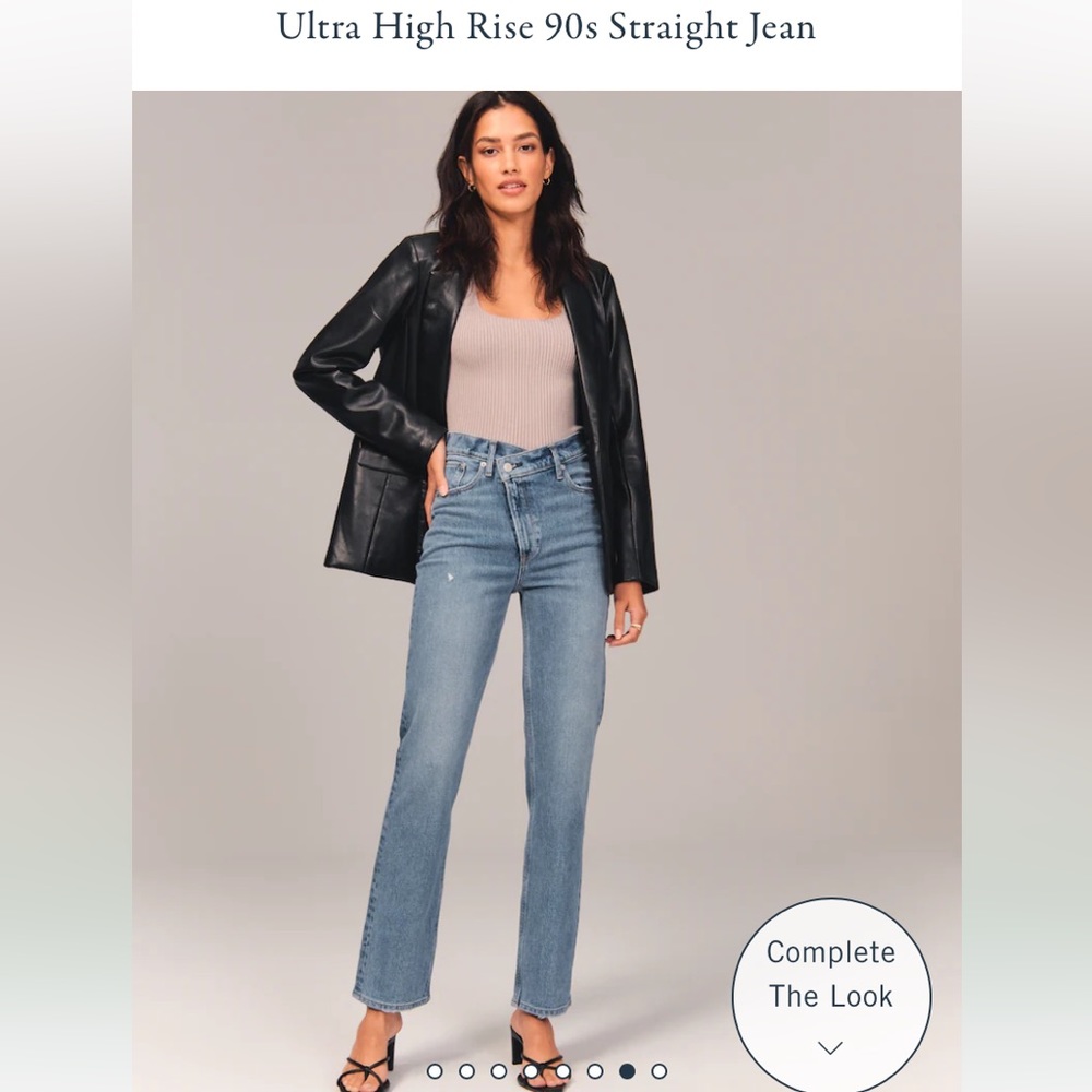 NEW CONDITION A&F Ultra High Rise 90s Straight Jean